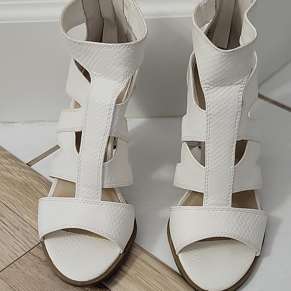 Simply Vera Vera Wang heels 7.5